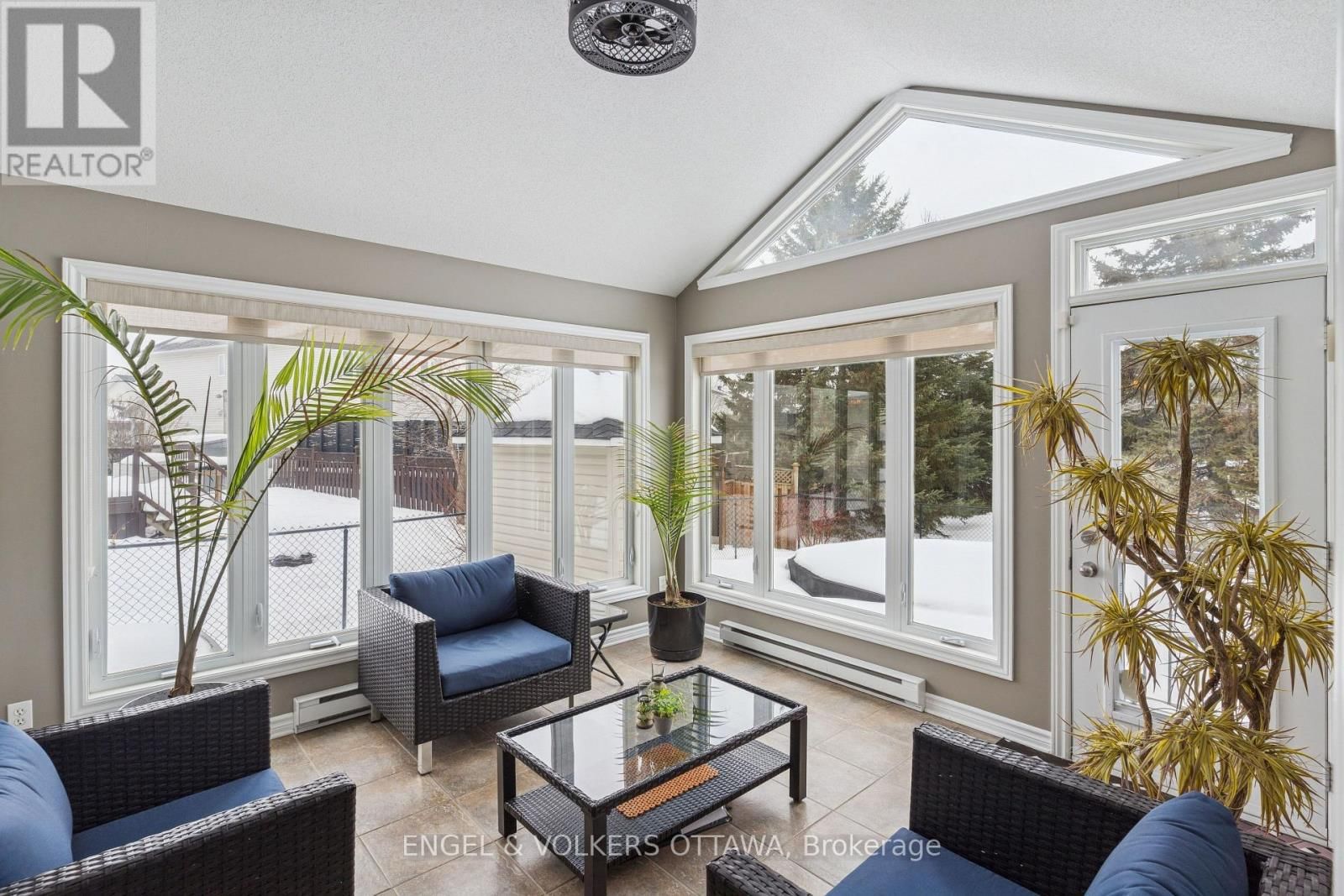 76 FRONTENAC BOULEVARD Image 23