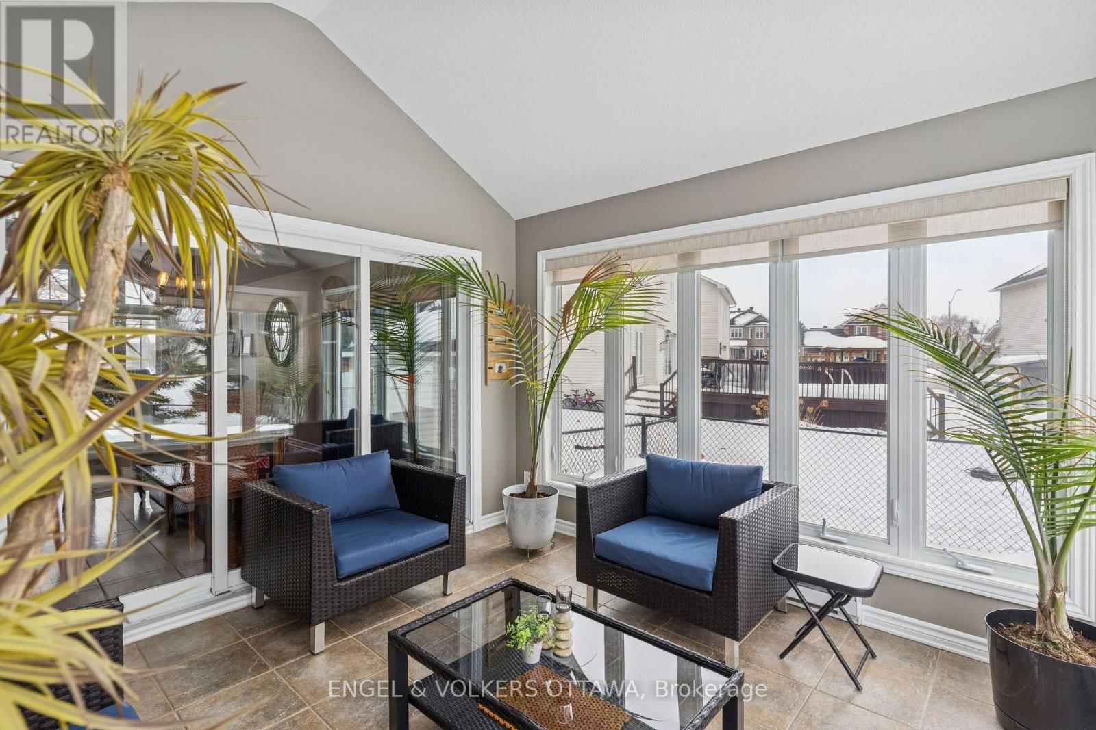 76 FRONTENAC BOULEVARD Image 24