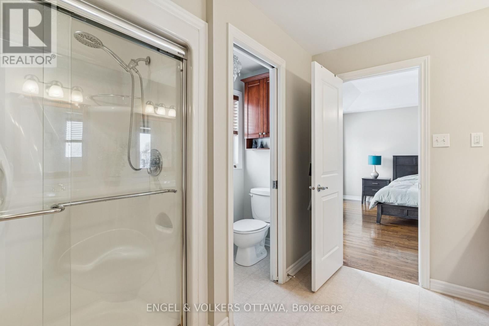 76 FRONTENAC BOULEVARD Image 33