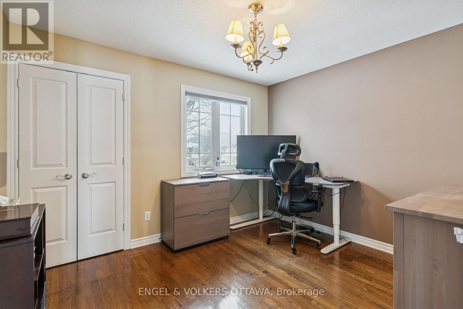 76 FRONTENAC BOULEVARD Image 34