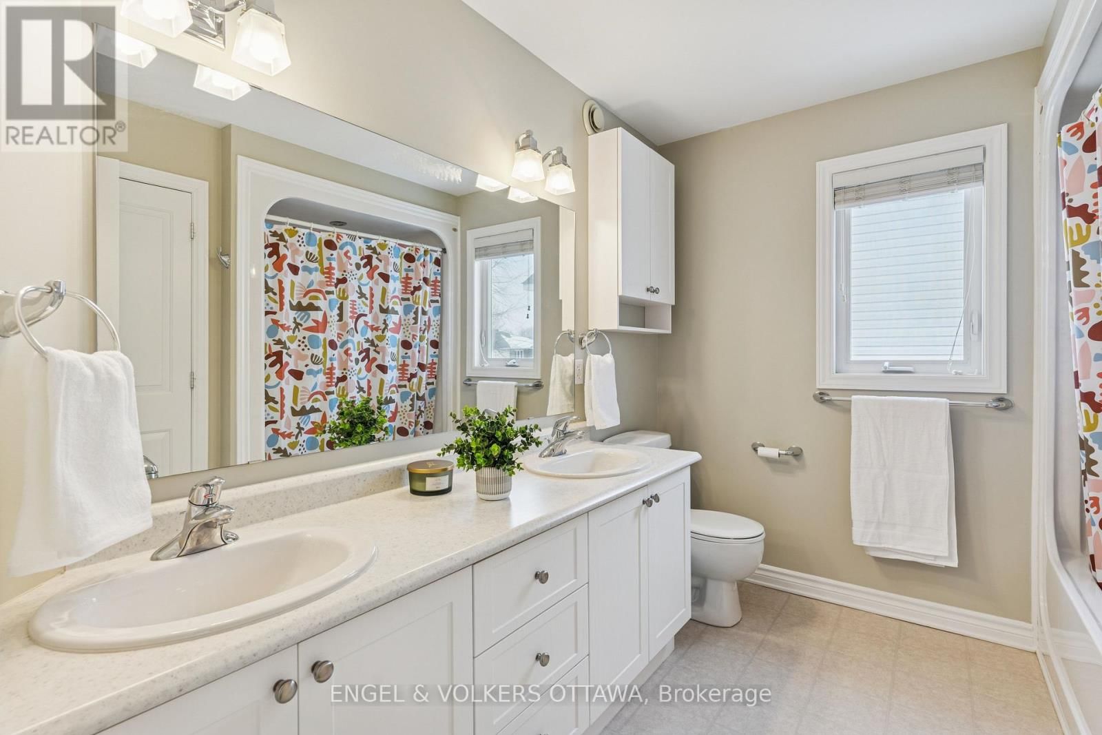 76 FRONTENAC BOULEVARD Image 37