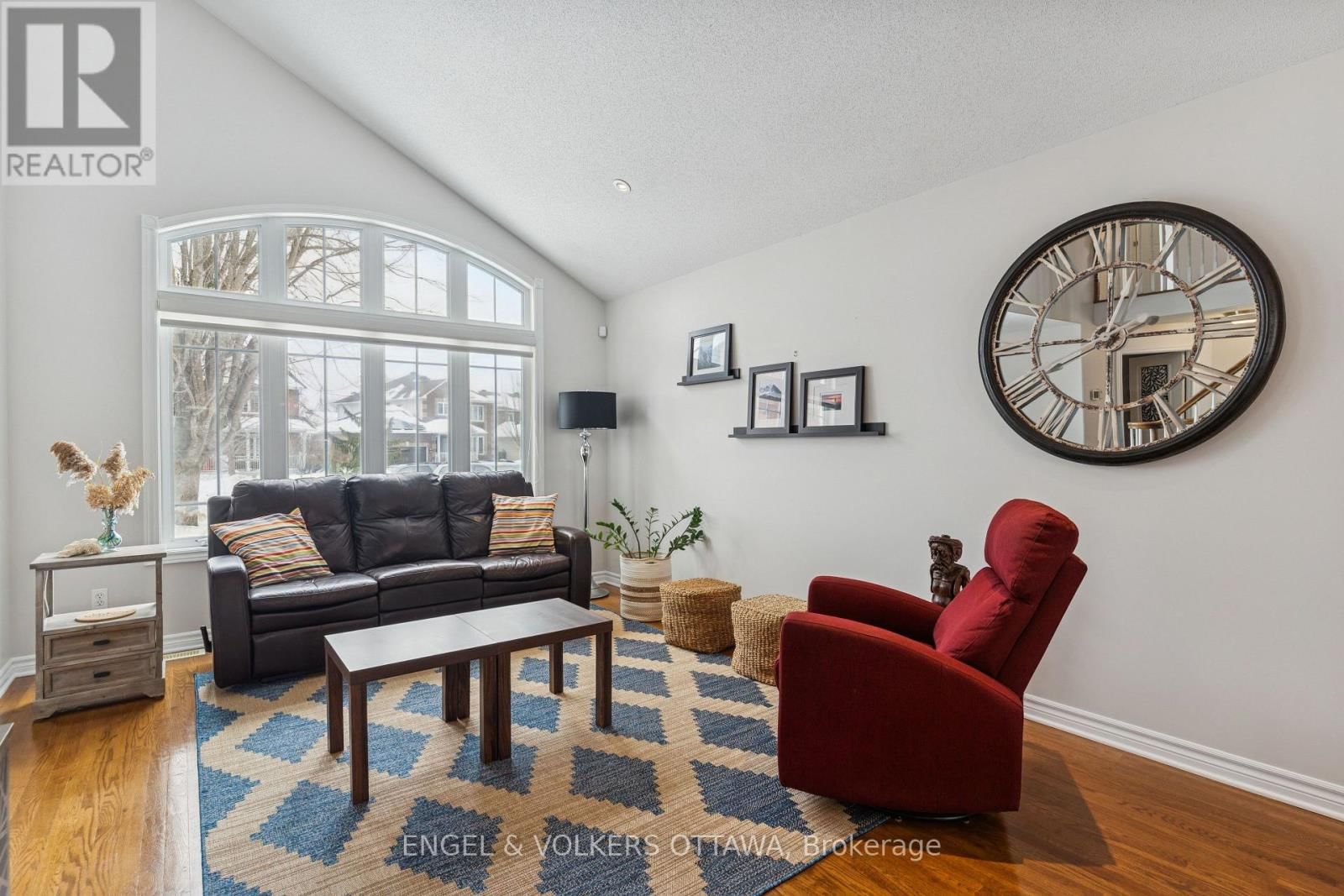 76 FRONTENAC BOULEVARD Image 4