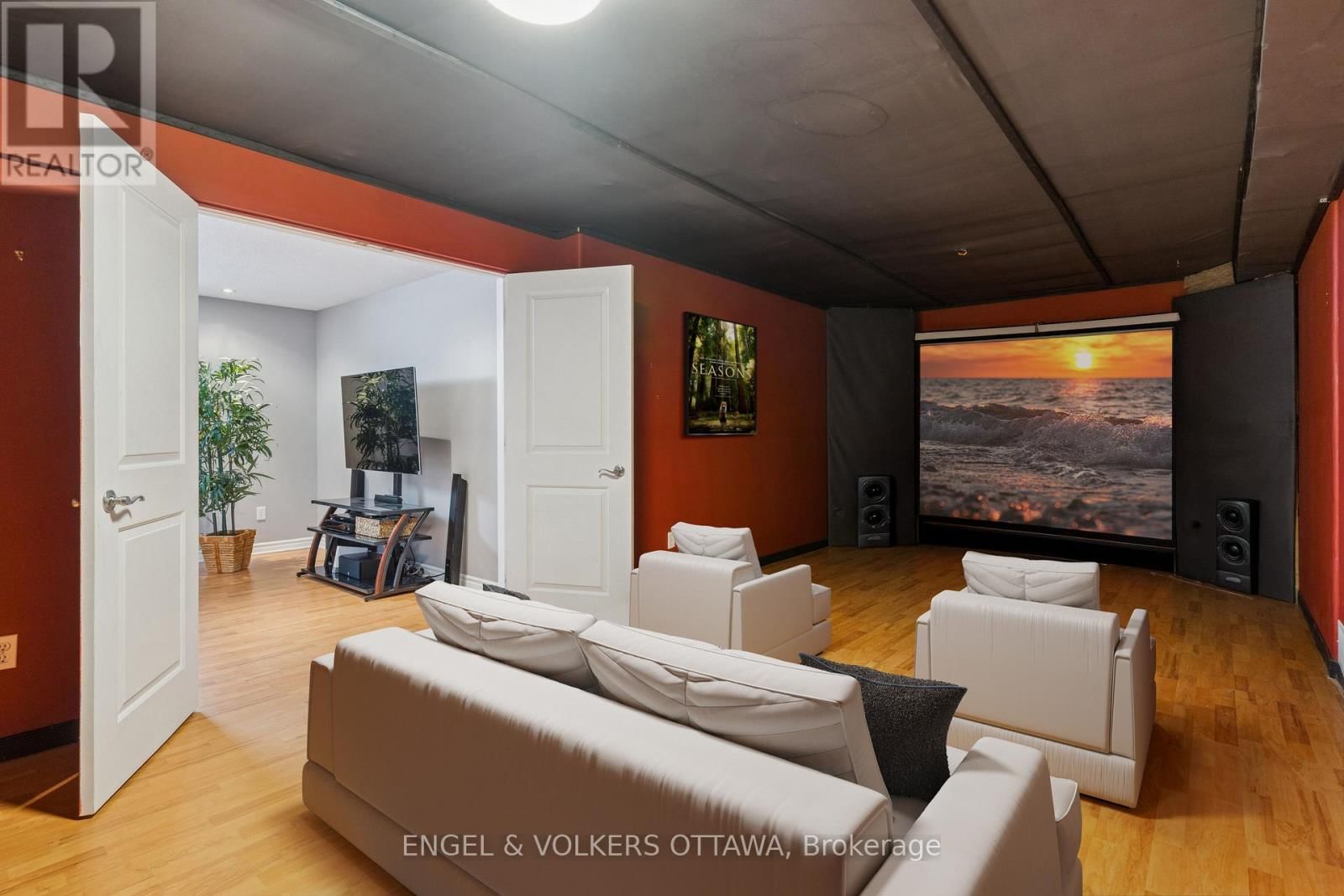 76 FRONTENAC BOULEVARD Image 41