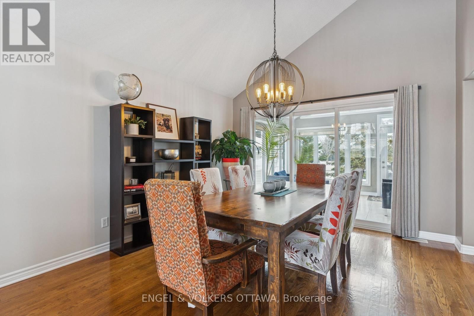 76 FRONTENAC BOULEVARD Image 8