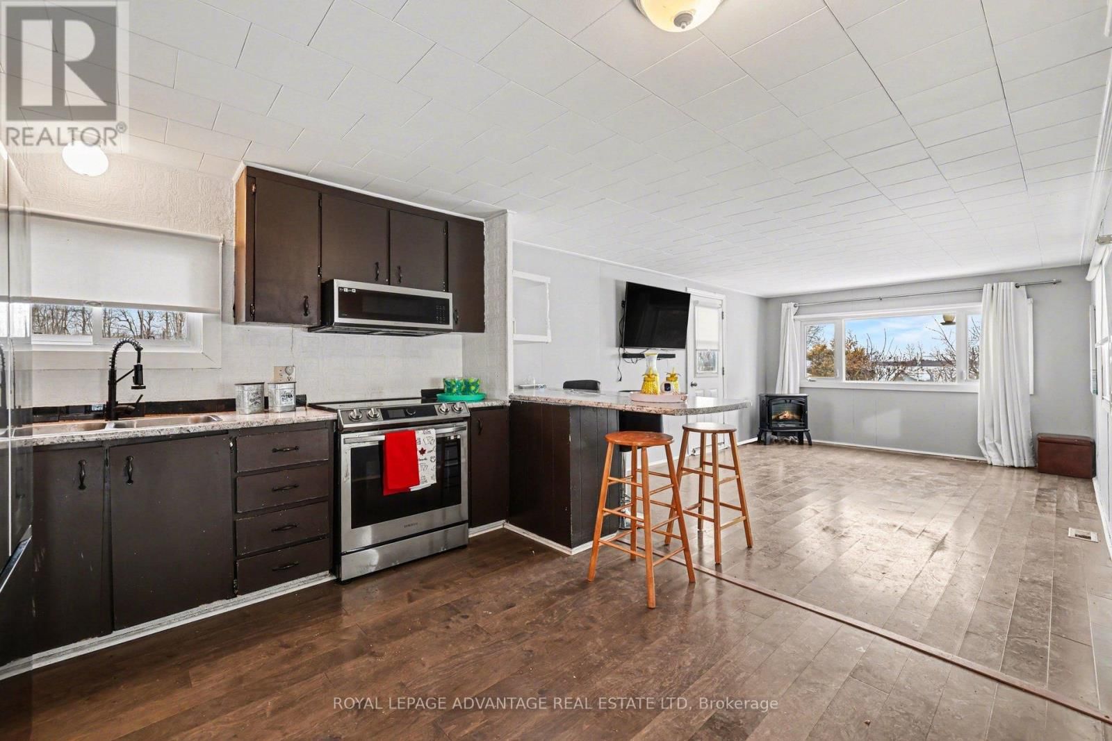 266 HILLVIEW ROAD Image 8