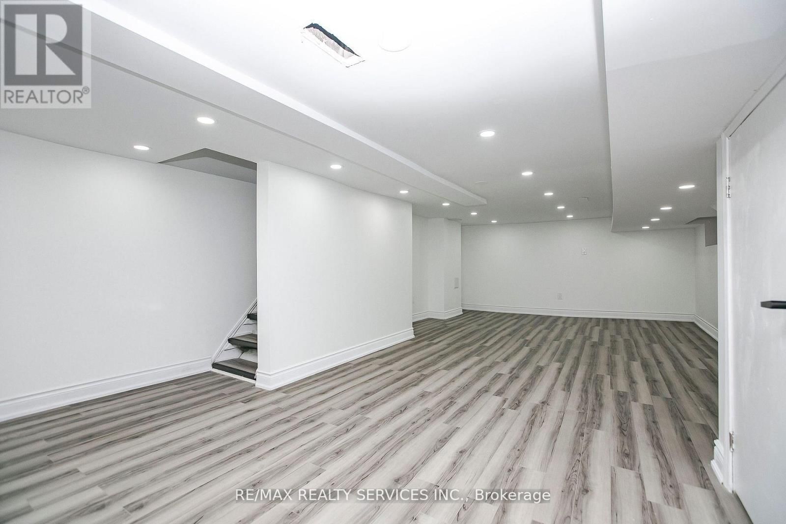 20 SOMERSET AVENUE EAST Image 34