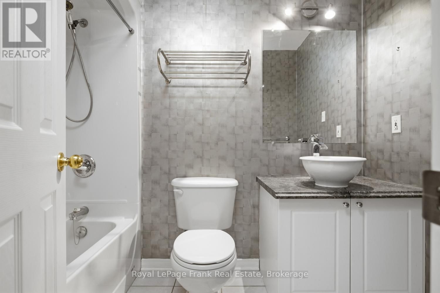 284 ROCKINGHAM COURT Image 16