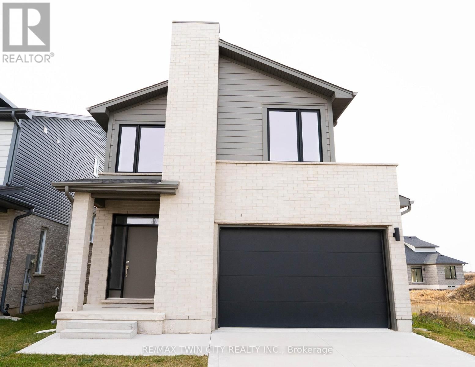 2250 SOUTHPORT CRESCENT Image 1