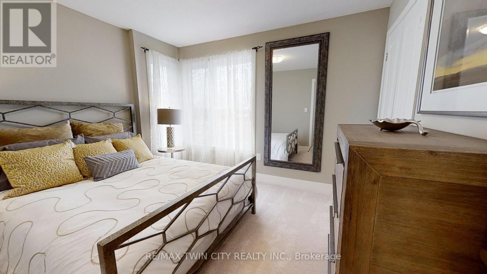 2250 SOUTHPORT CRESCENT Image 11