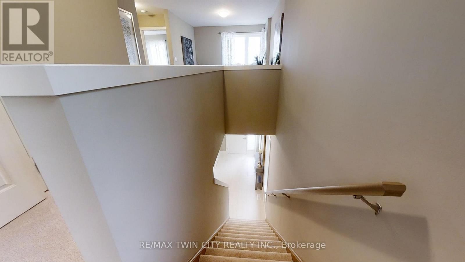 2250 SOUTHPORT CRESCENT Image 13