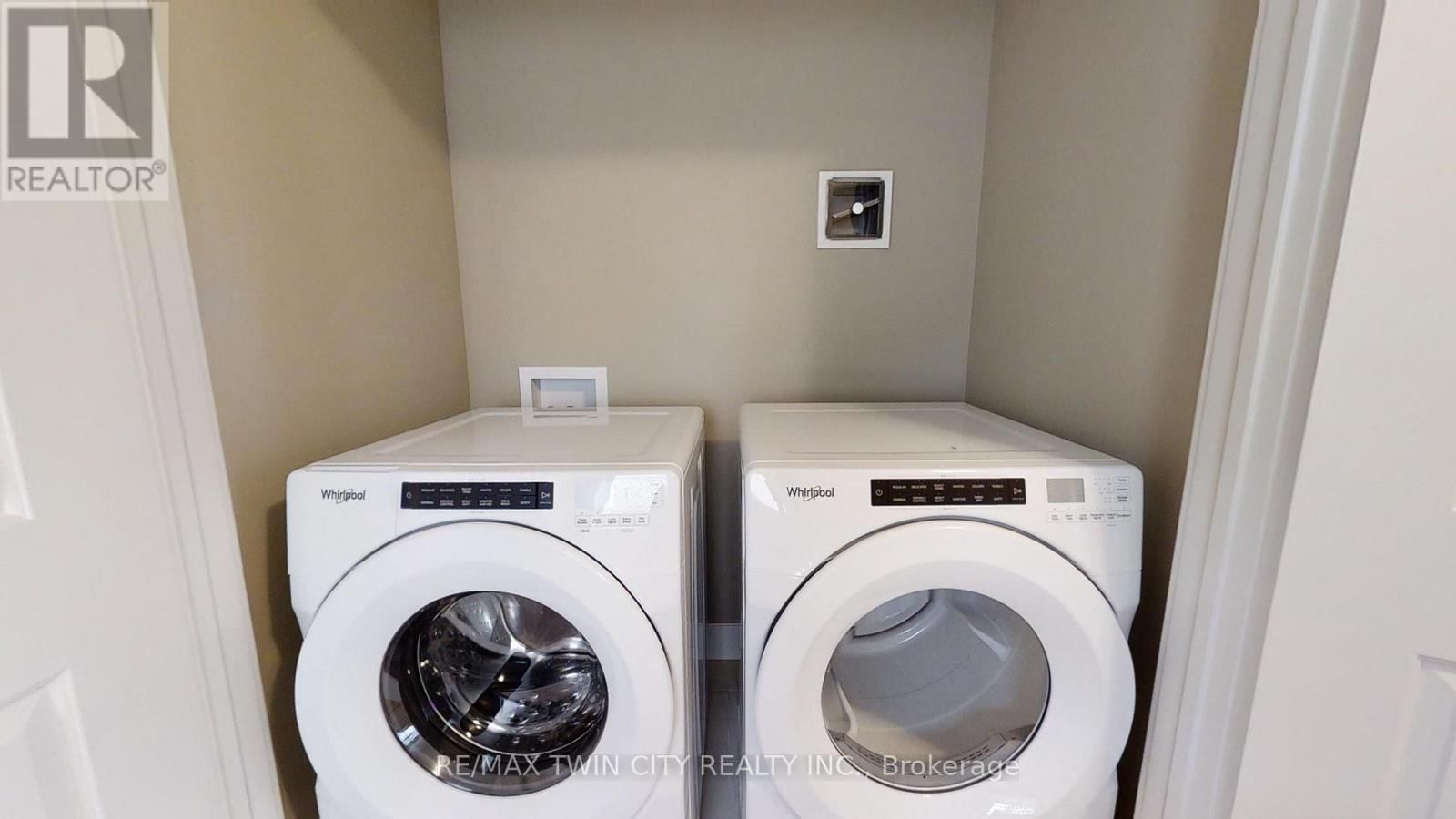 2250 SOUTHPORT CRESCENT Image 14