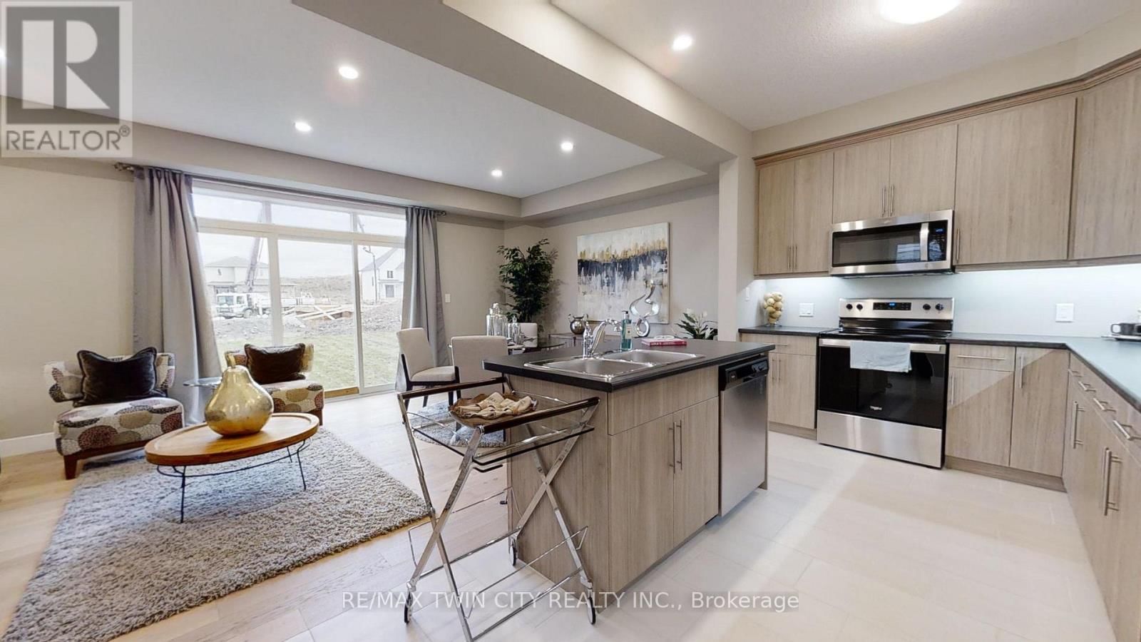 2250 SOUTHPORT CRESCENT Image 3