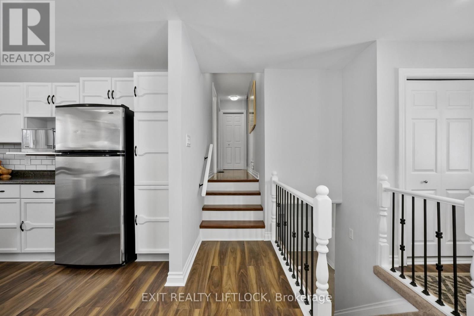 1018 MEADOWVIEW ROAD Image 14