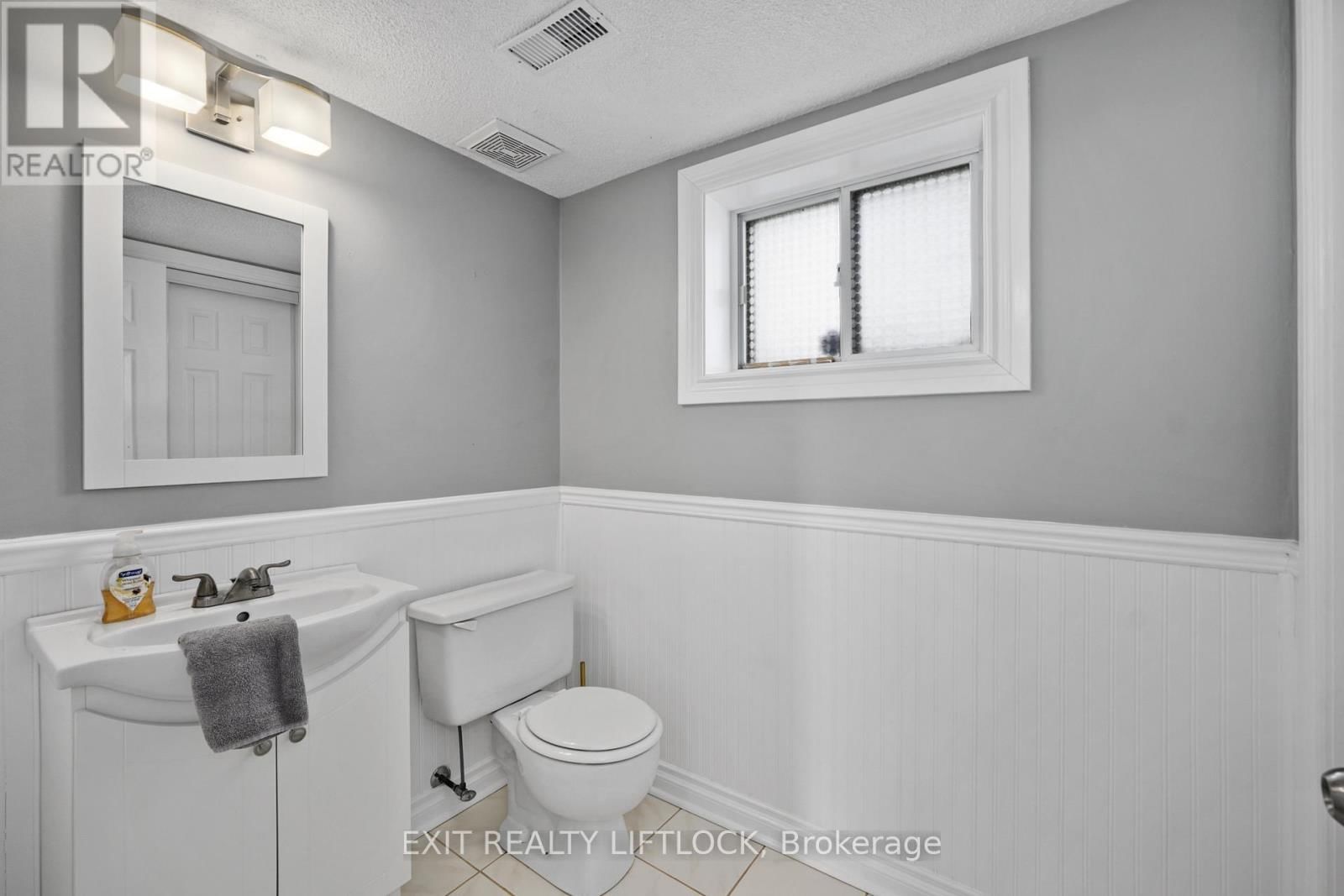 1018 MEADOWVIEW ROAD Image 21