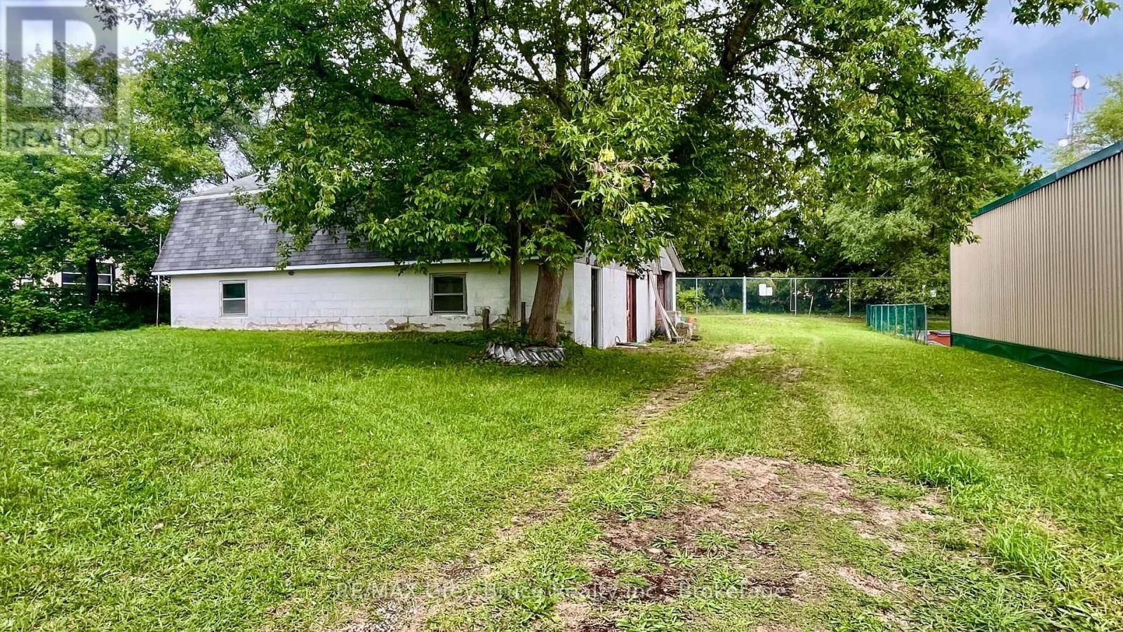 1069 7TH AVENUE Image 3