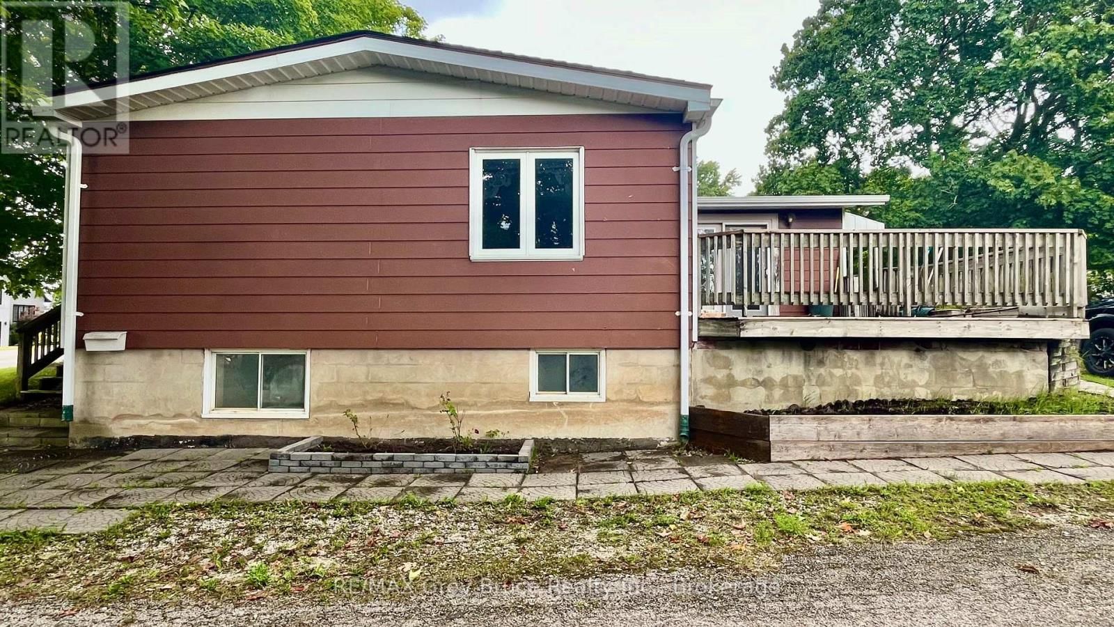 1069 7TH AVENUE Image 30