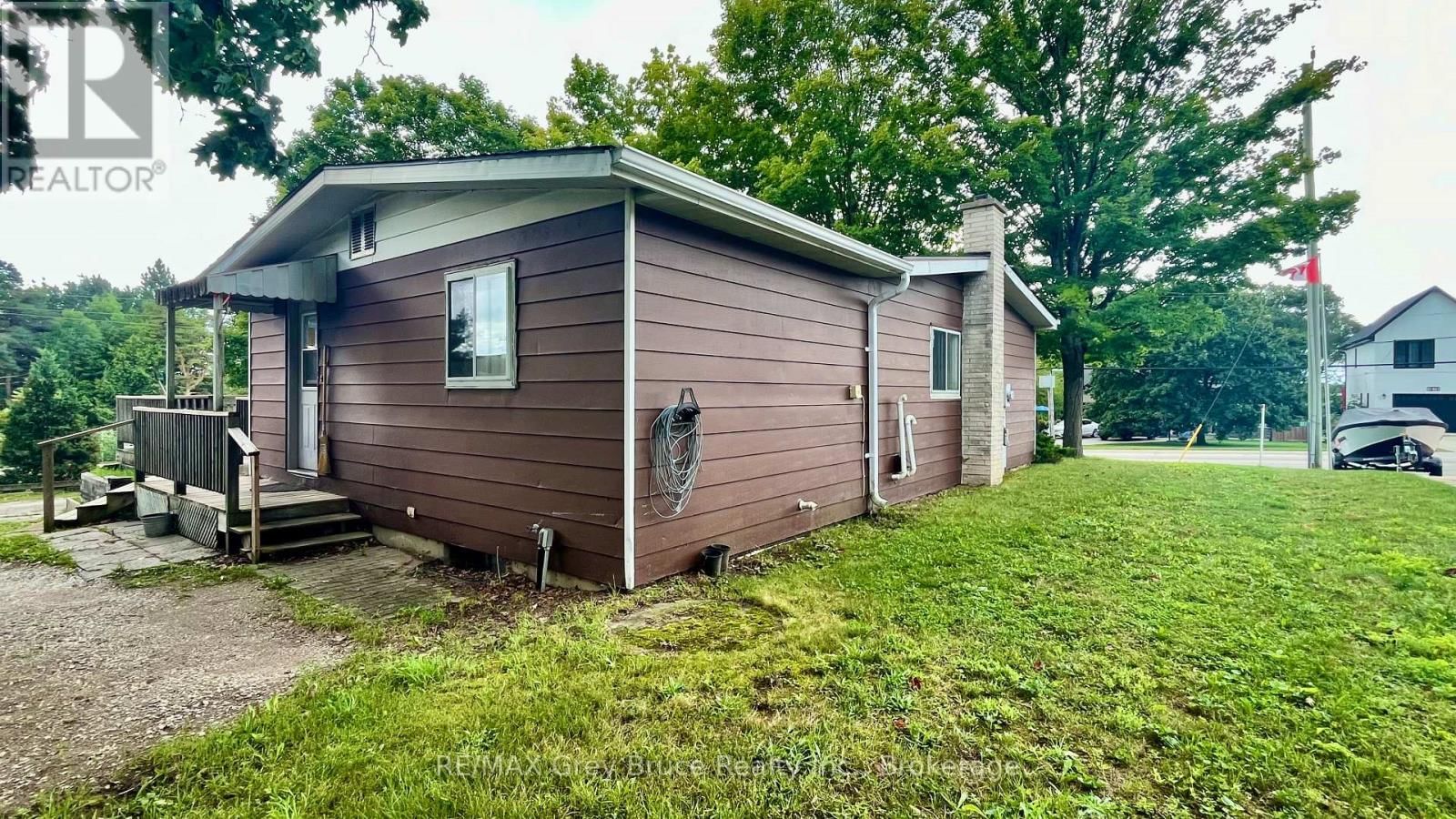 1069 7TH AVENUE Image 35