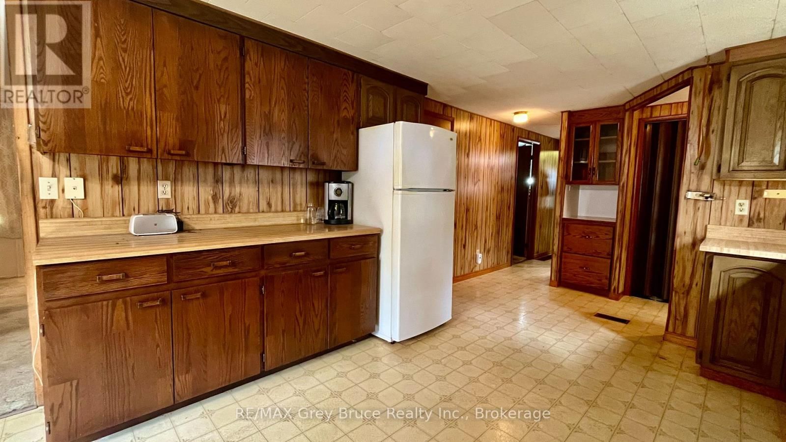 1069 7TH AVENUE Image 8