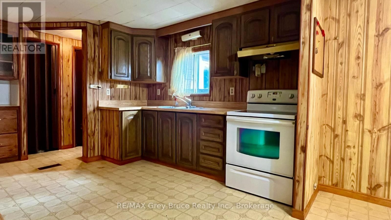 1069 7TH AVENUE Image 9