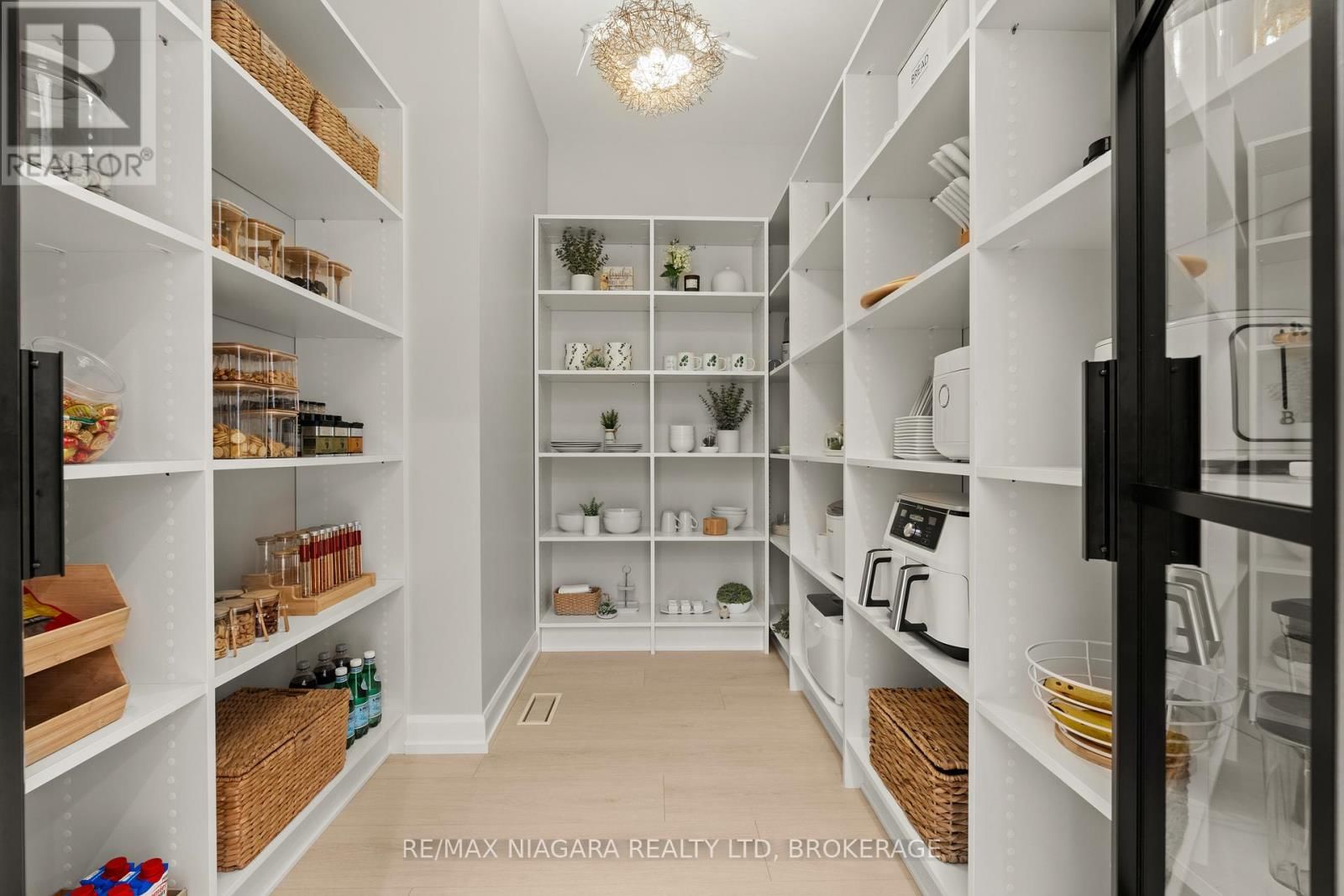 27 MAPLE LEAF AVENUE SOUTH Image 10