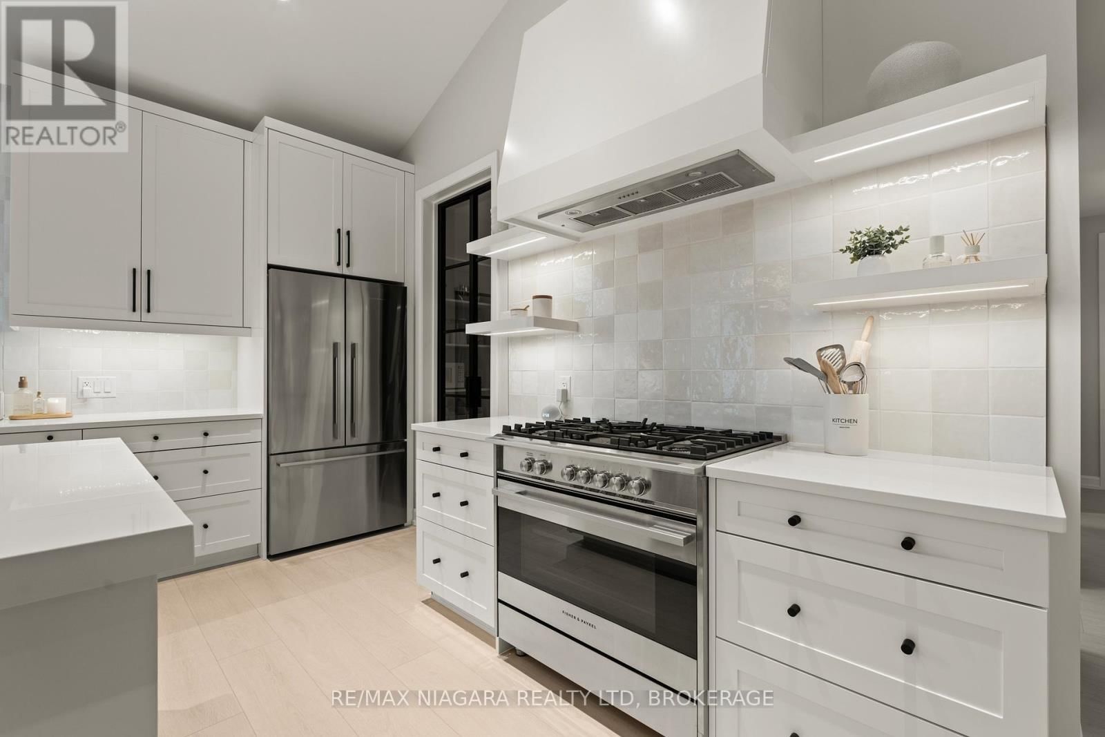 27 MAPLE LEAF AVENUE SOUTH Image 11