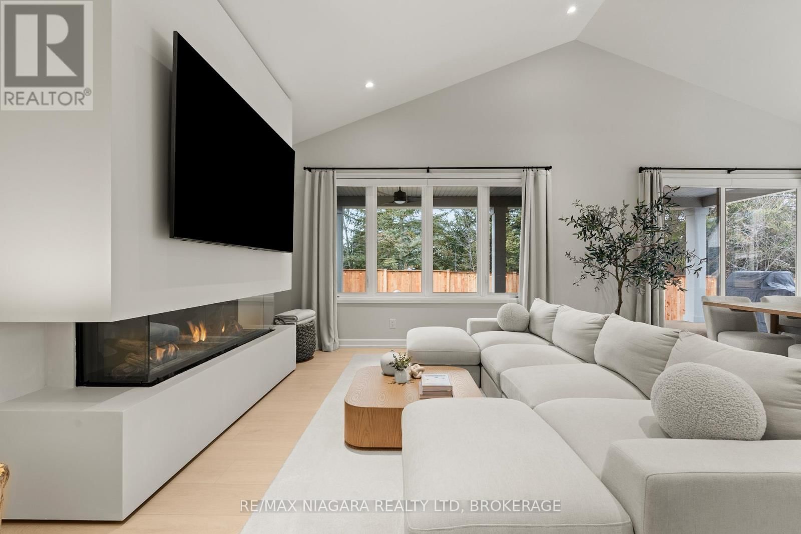 27 MAPLE LEAF AVENUE SOUTH Image 13