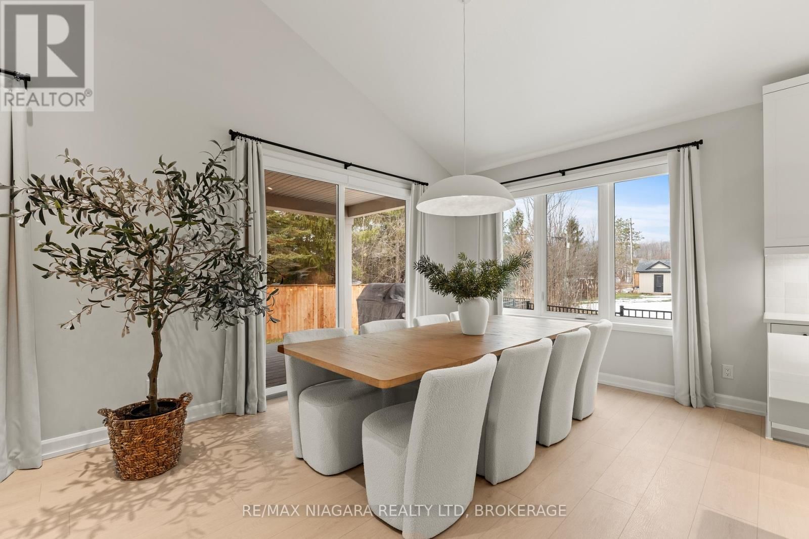 27 MAPLE LEAF AVENUE SOUTH Image 15