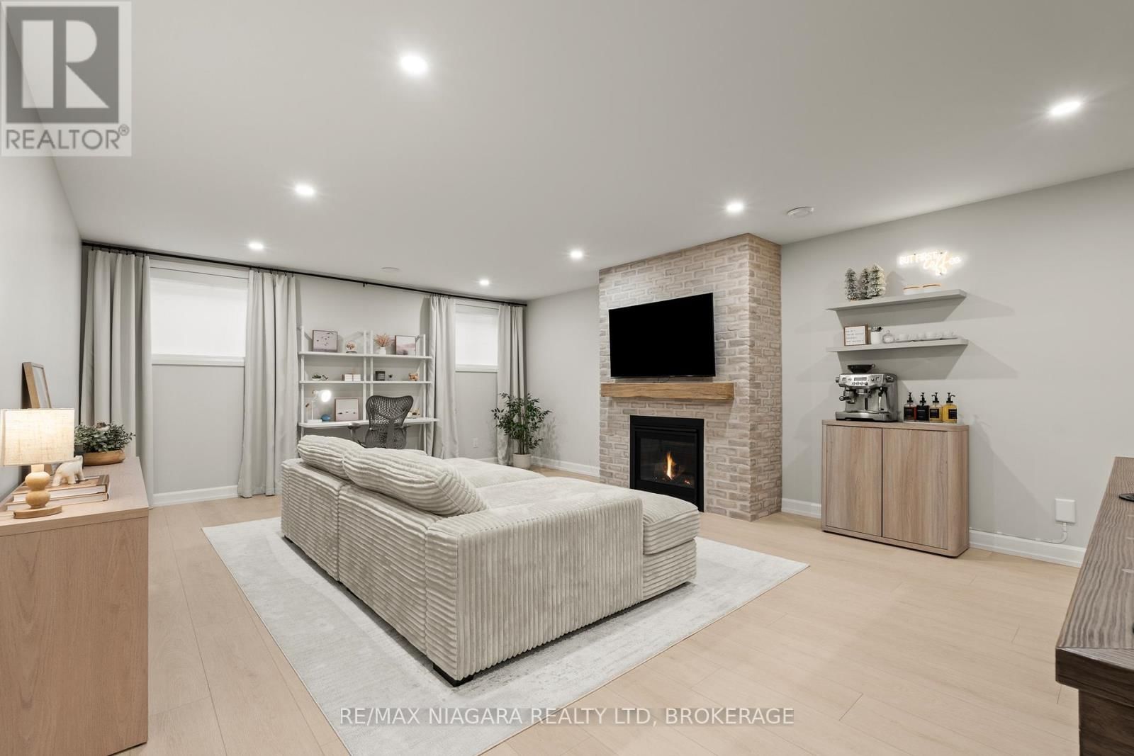 27 MAPLE LEAF AVENUE SOUTH Image 26