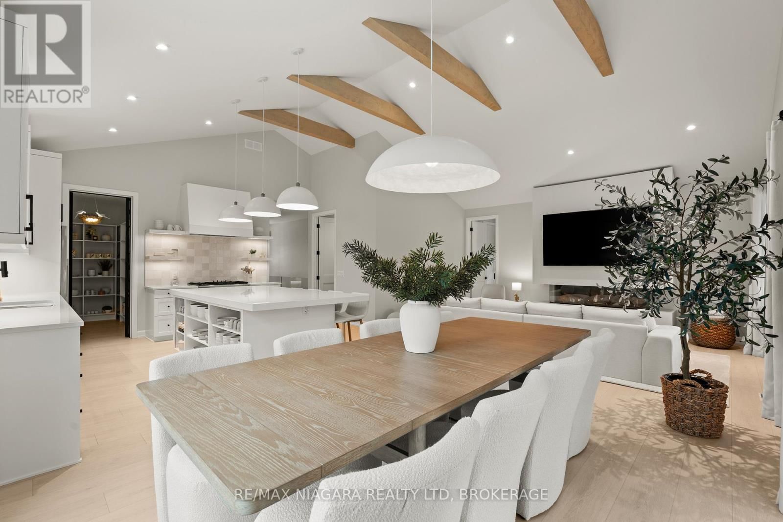 27 MAPLE LEAF AVENUE SOUTH Image 3