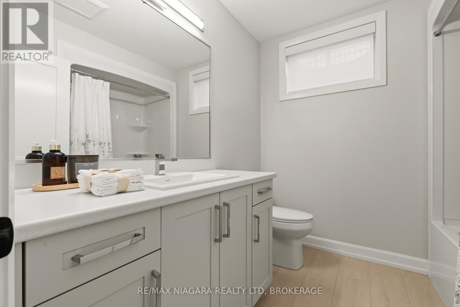 27 MAPLE LEAF AVENUE SOUTH Image 34