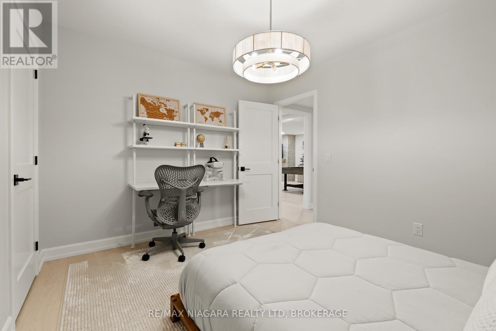 27 MAPLE LEAF AVENUE SOUTH Image 36