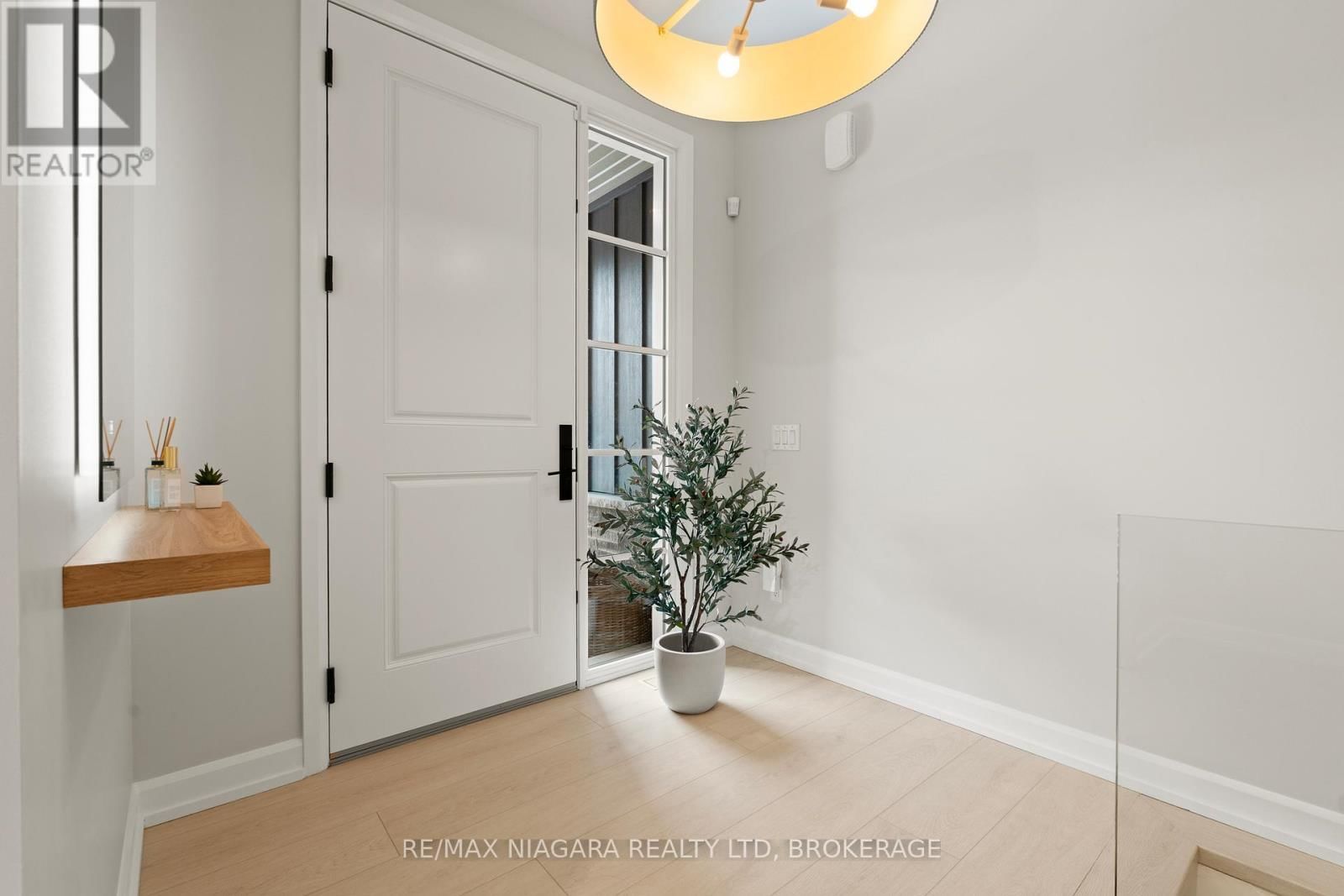 27 MAPLE LEAF AVENUE SOUTH Image 38