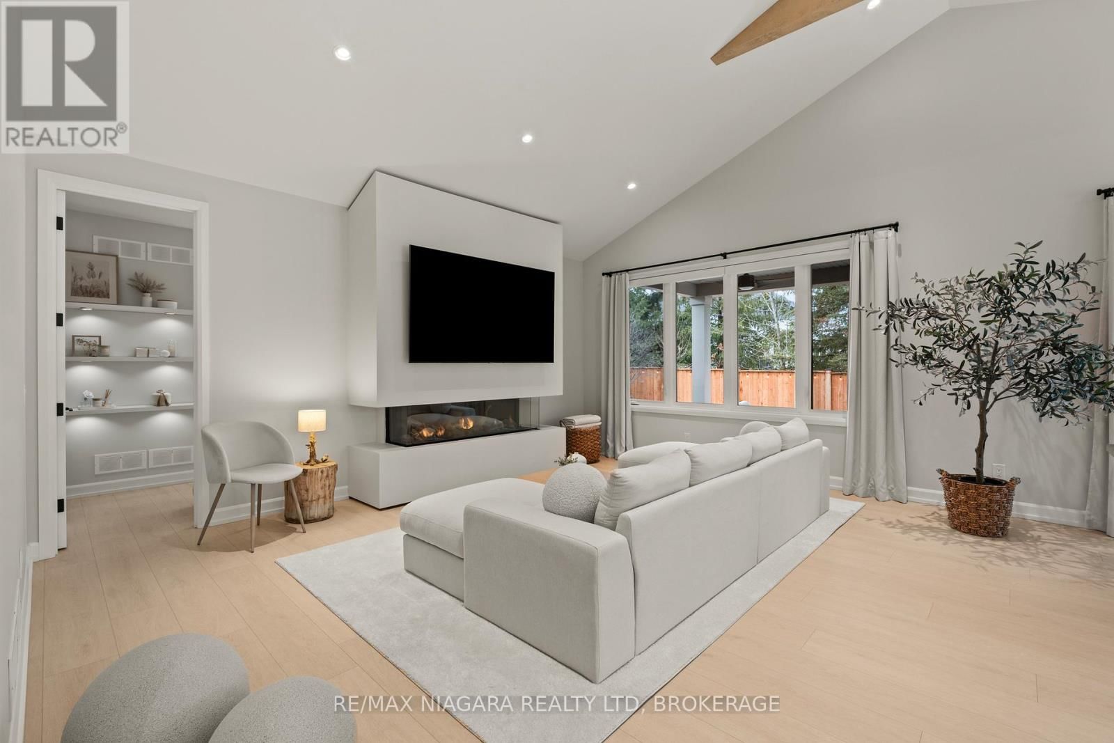 27 MAPLE LEAF AVENUE SOUTH Image 4