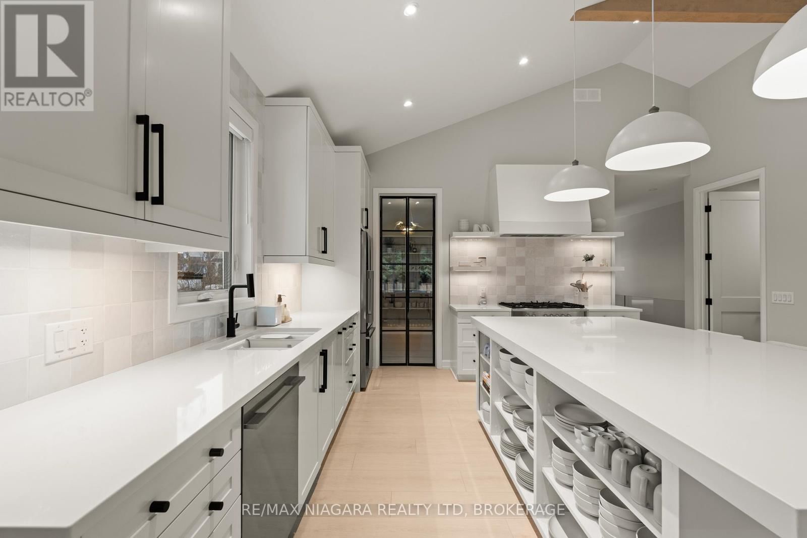 27 MAPLE LEAF AVENUE SOUTH Image 6