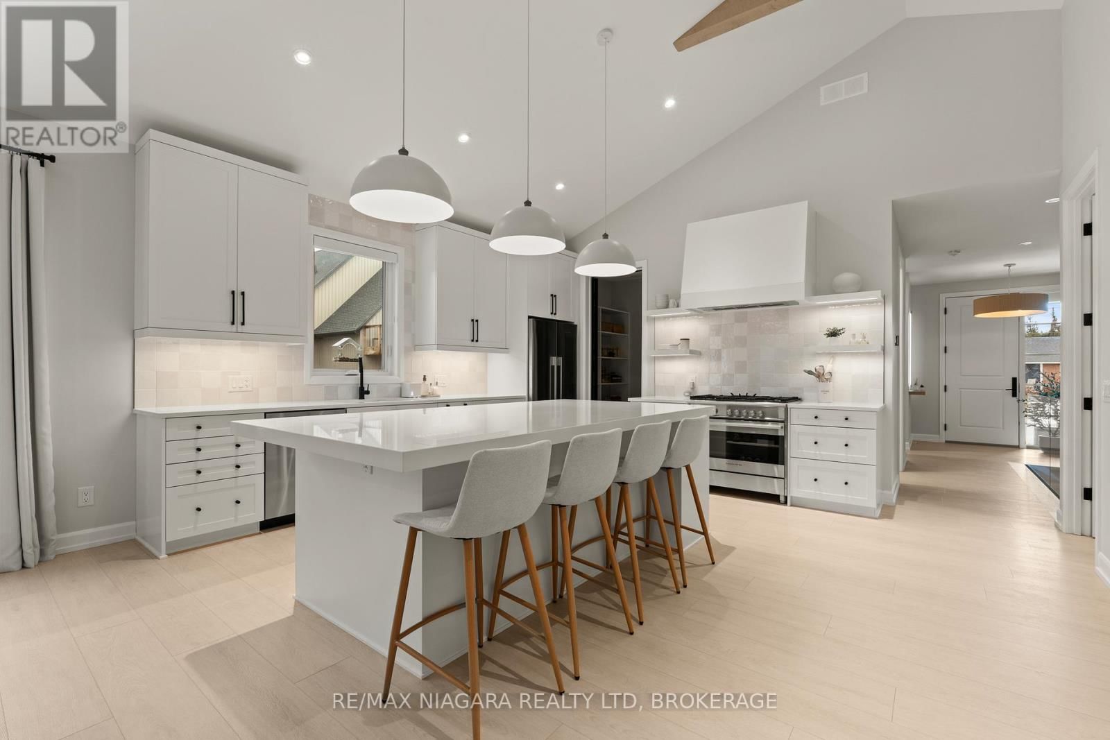 27 MAPLE LEAF AVENUE SOUTH Image 7