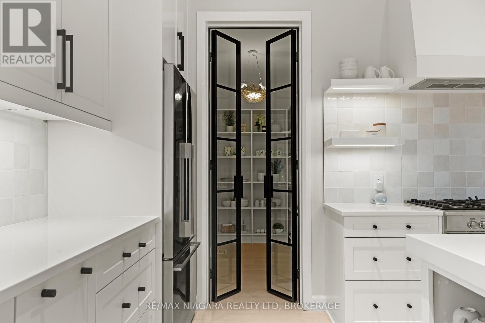 27 MAPLE LEAF AVENUE SOUTH Image 9