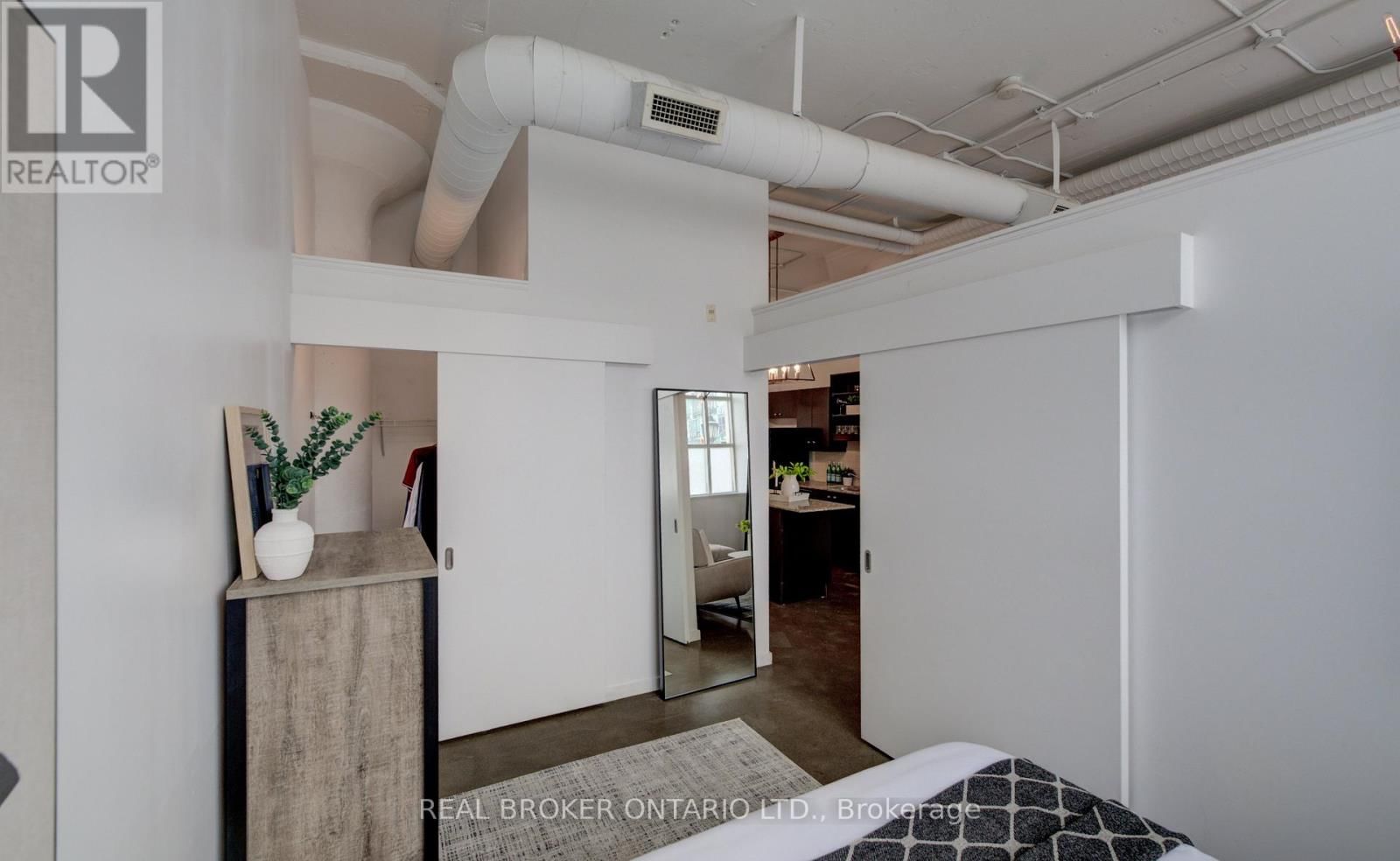 126 - 410 KING STREET WEST Image 11