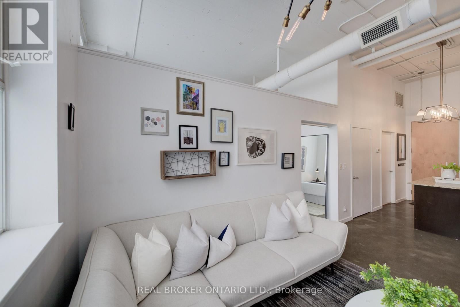 126 - 410 KING STREET WEST Image 3