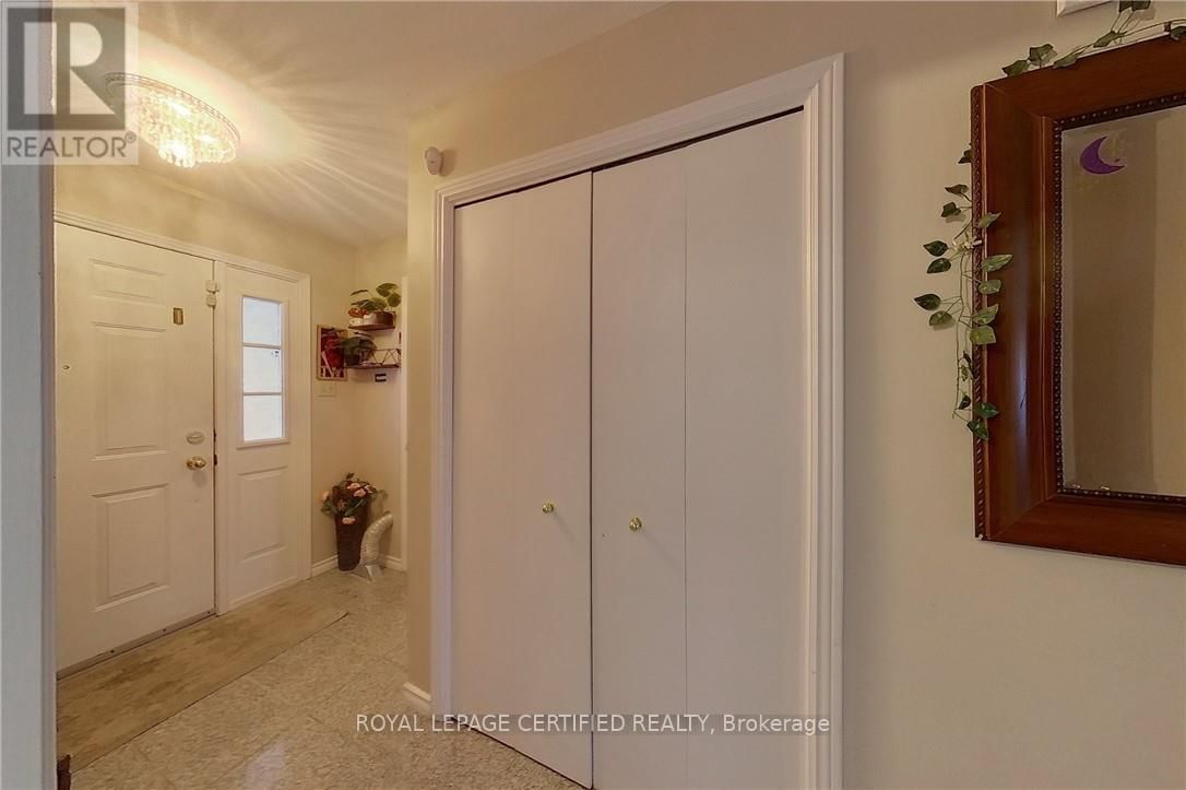 233 BENESFORT CRESCENT Image 12