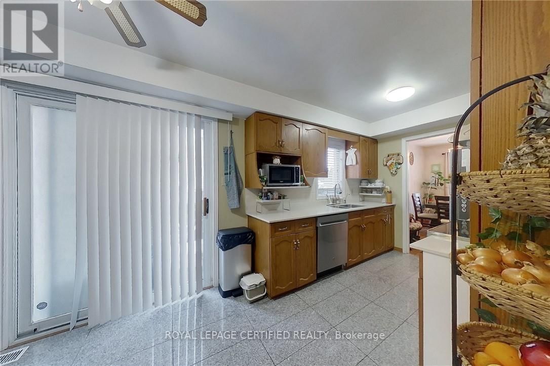 233 BENESFORT CRESCENT Image 14