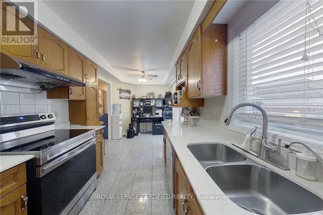 233 BENESFORT CRESCENT Image 17