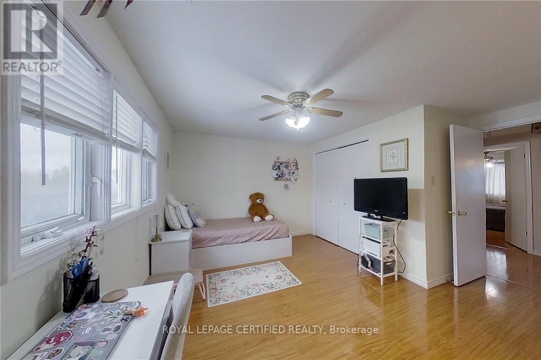 233 BENESFORT CRESCENT Image 20