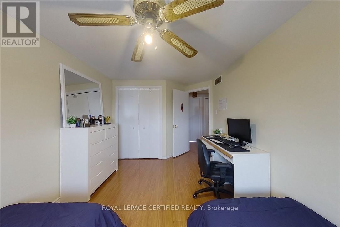 233 BENESFORT CRESCENT Image 32