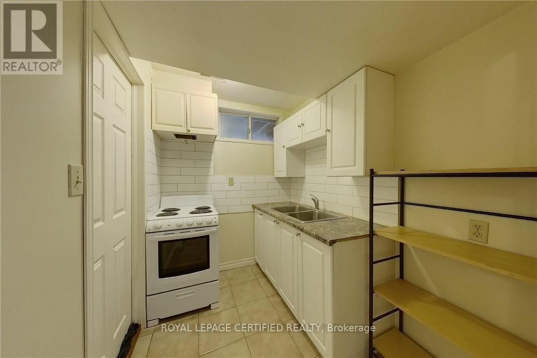 233 BENESFORT CRESCENT Image 33