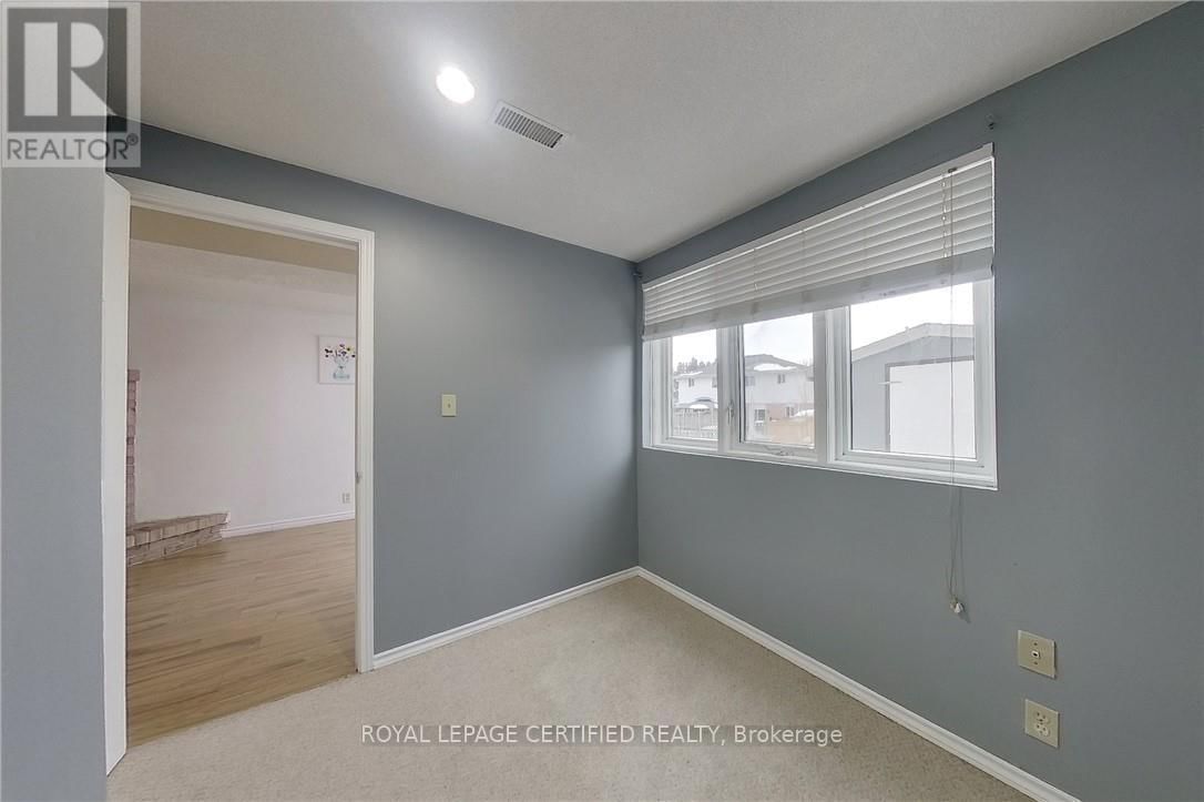 233 BENESFORT CRESCENT Image 40