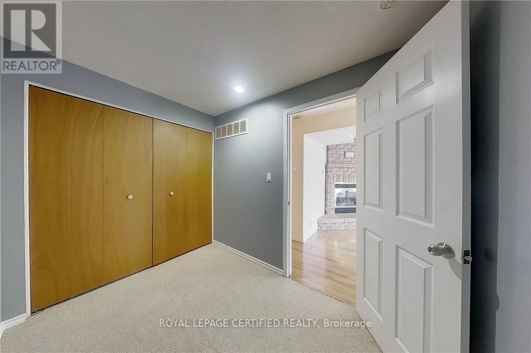 233 BENESFORT CRESCENT Image 43