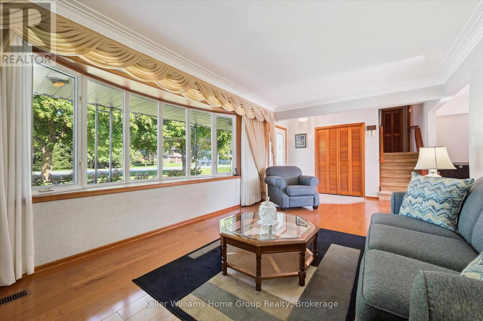 27 PEEL STREET EAST Image 9