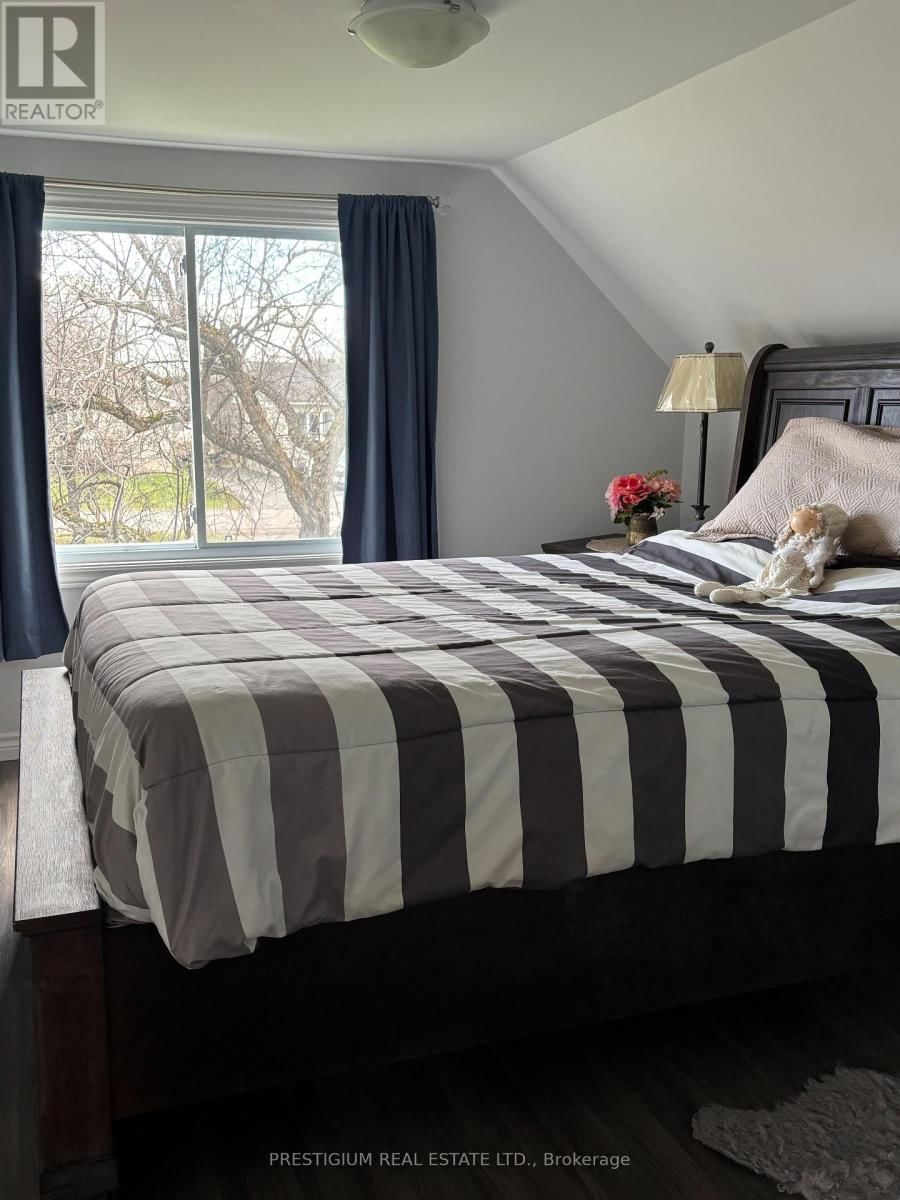 169 EAST BALFOUR STREET Image 15