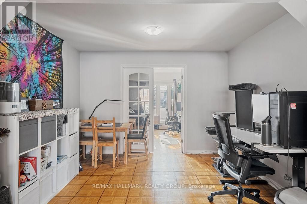 217 DOVERCOURT AVENUE Image 18