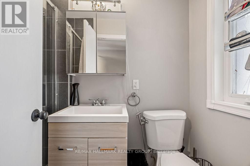 217 DOVERCOURT AVENUE Image 27